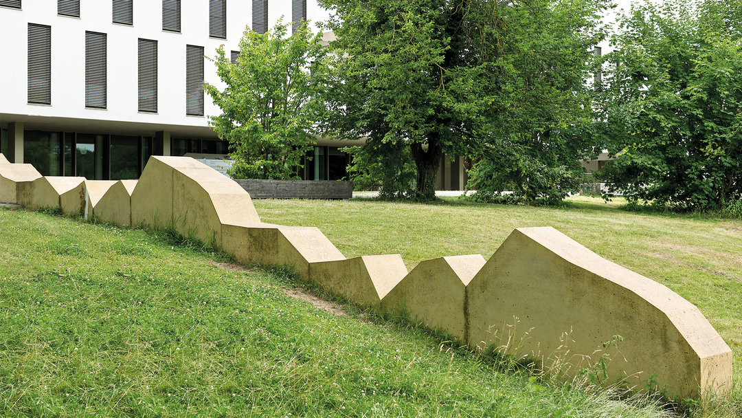 Auf dem Bild sieht man das Kunstwerk Promenade von Benoit Tremsal