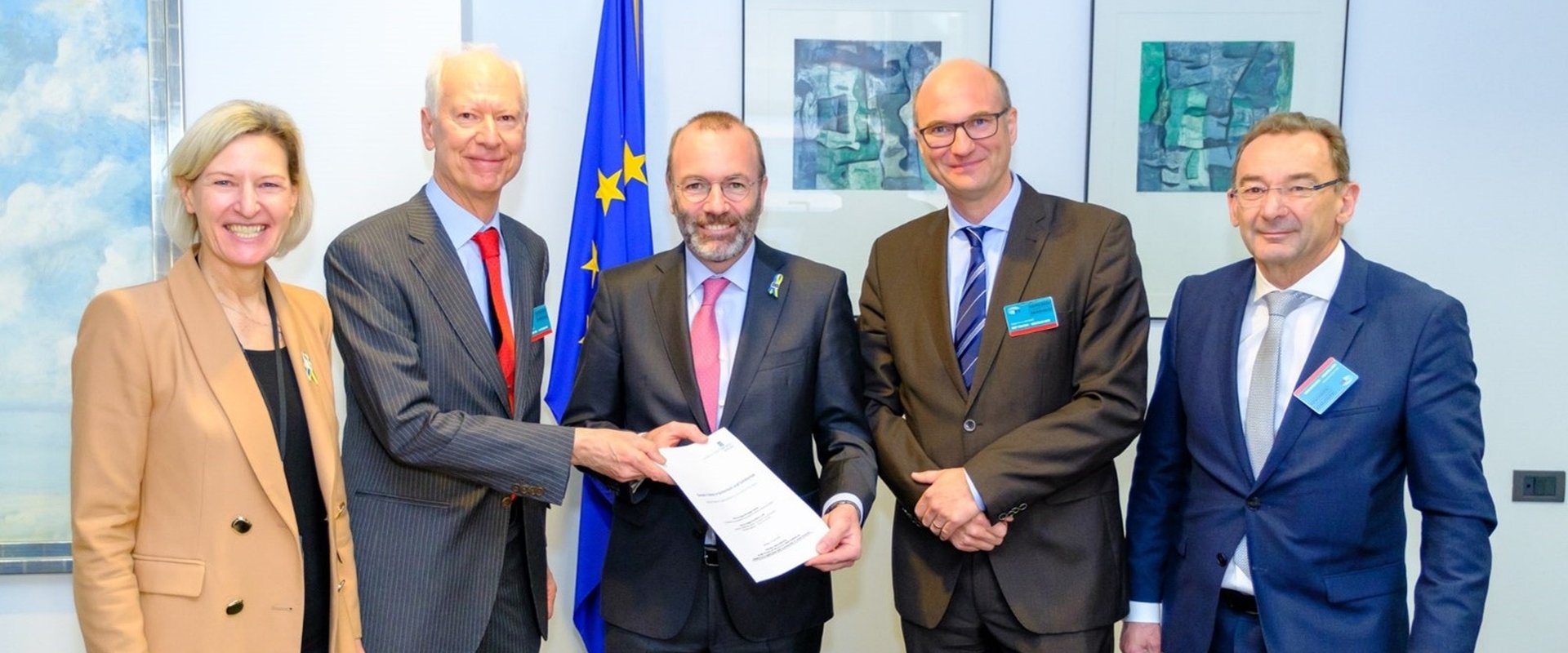 Prof. Kirchhof mit Mitgliedern des Europäischen Parlaments (Mai 2022)