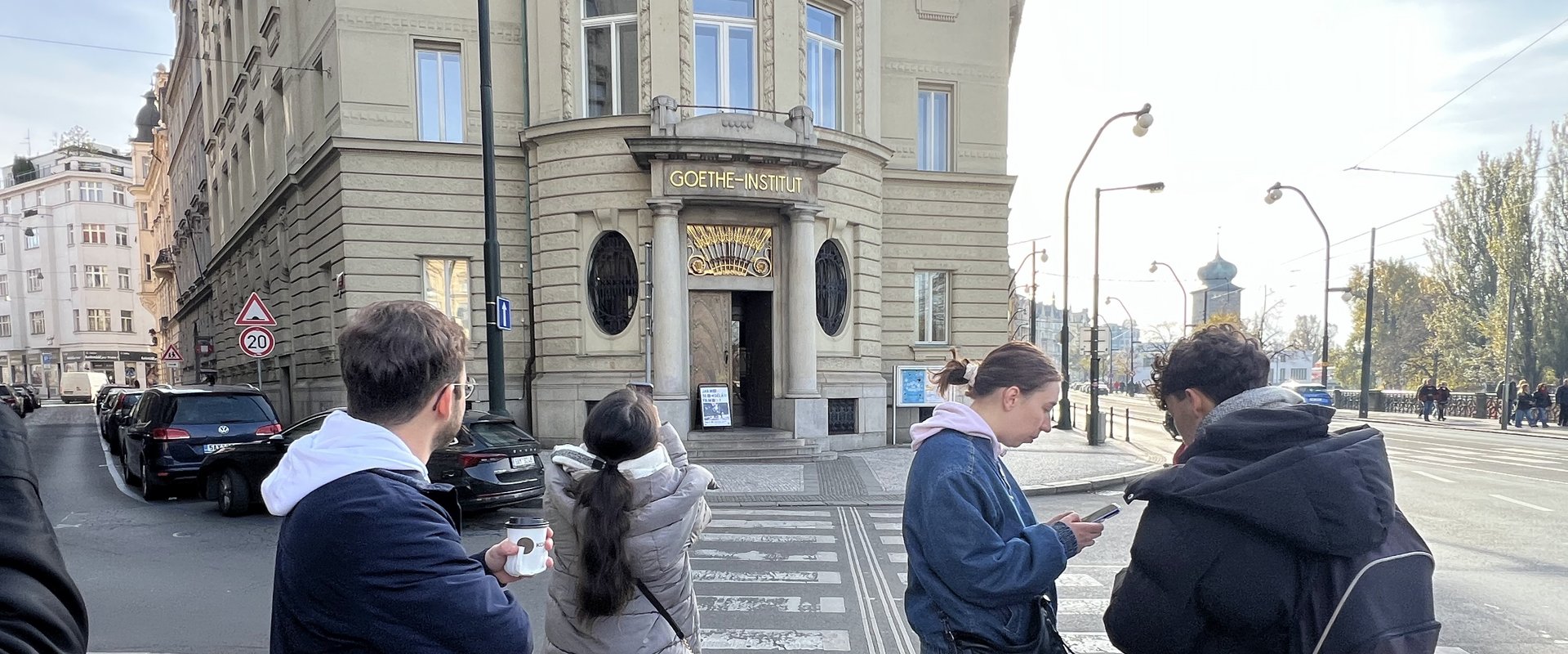 Es ist das Goethe-Institut in Prag zu sehen.