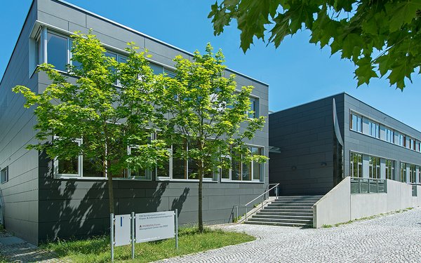 Hauptgebäude des ZWW bei den Wirtschaftswissenschaften