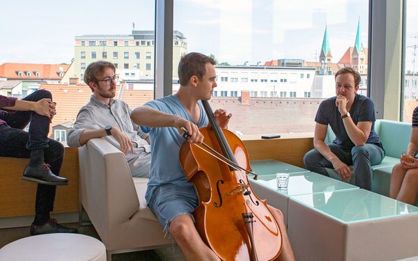 Hero-Bild Studierende am LMC