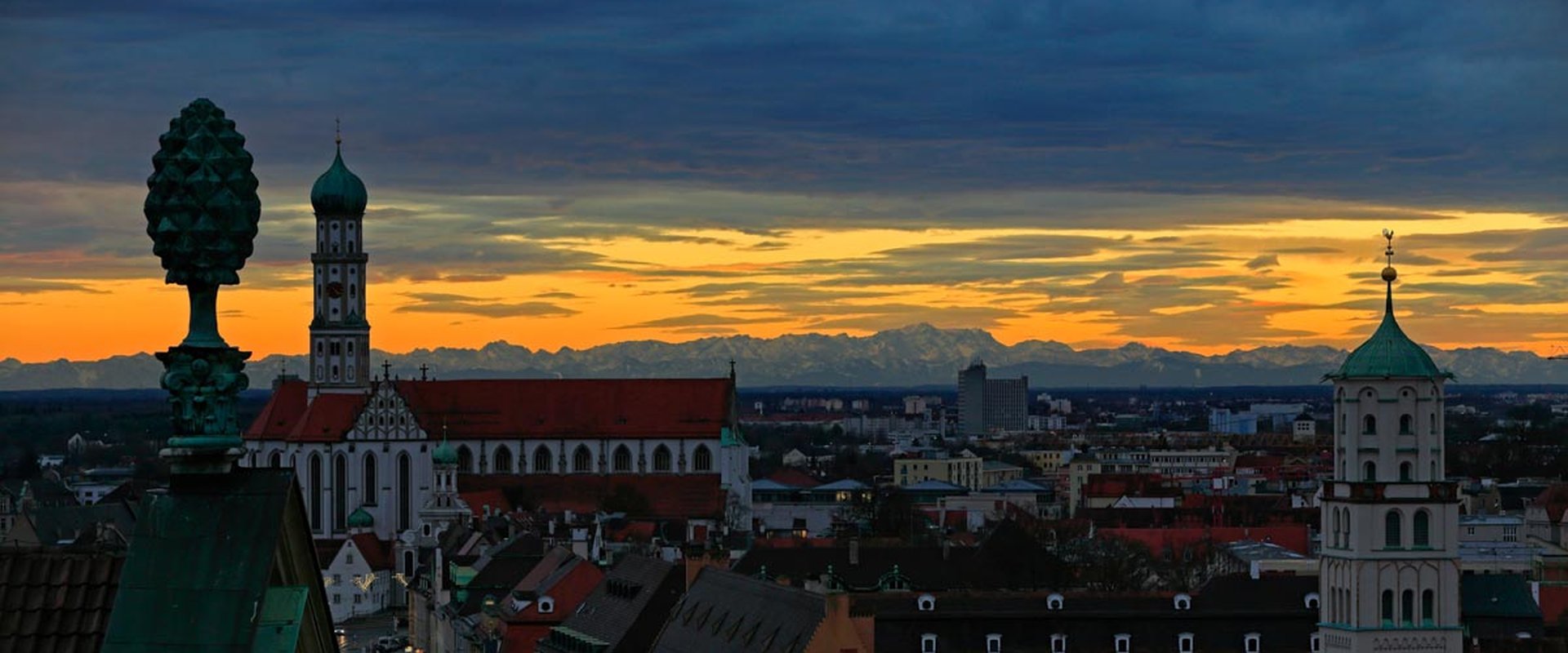 Maximilianstrasse mit Alpenpanorama