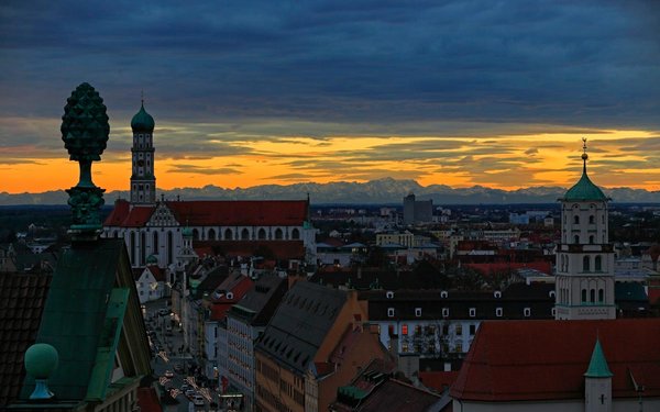 Maximilianstrasse mit Alpenpanorama
