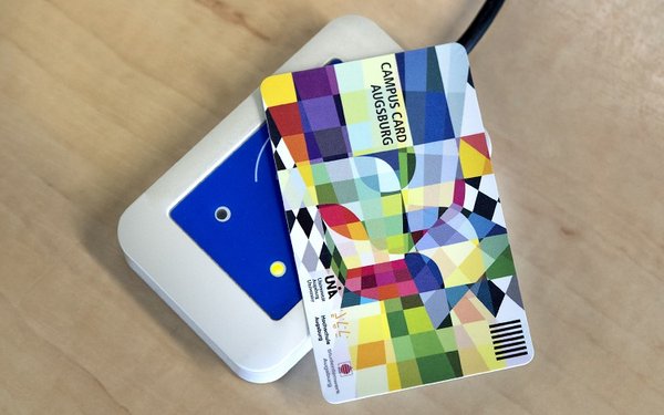 Campus Card auf für das Asleihen in der Universitätsbibliothek