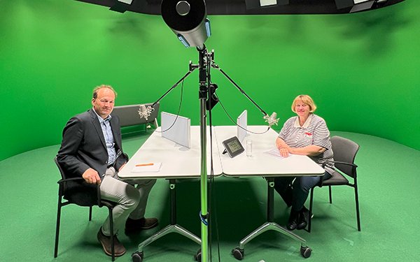 Podcast mit Prof. Dr. Harald Kunstmann und Pr?sidentin Prof. Dr. Sabine Doering-Manteuffel