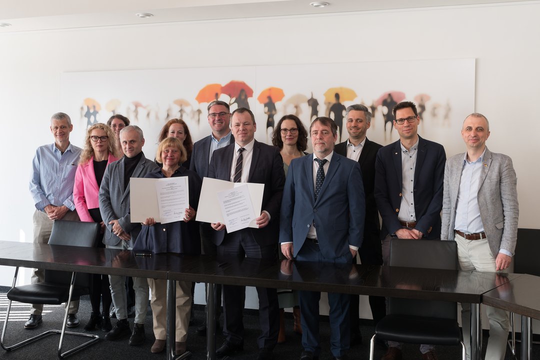 Gruppenbild: Vertreter der Universität Augsburg und Czernowitz