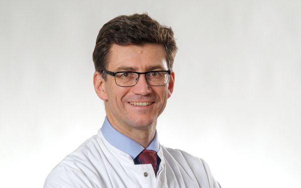 Portraitfoto von Prof. Dr. Christoph Schmid