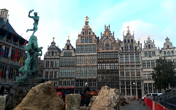Ansicht des Rathausplatzes in Antwerpen