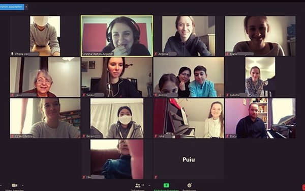 Screenshot Klavier aus einem Zoom-Meeting