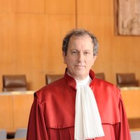 Das Foto zeigt das Portrait von Prof. Dr. Masing