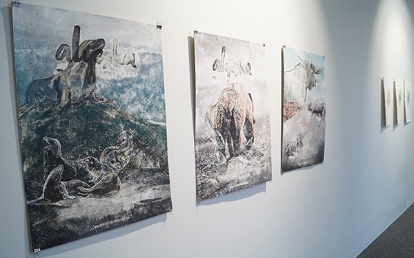 Kunstwerke an der Wand
