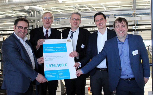 Scheckübergabe Projekt FORinFPRO