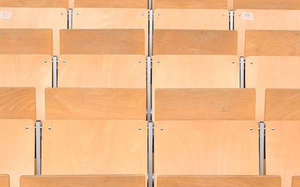 1001_stuehle_leer_5-5_800