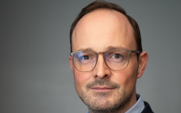 Prof. Dr. M. Roos
