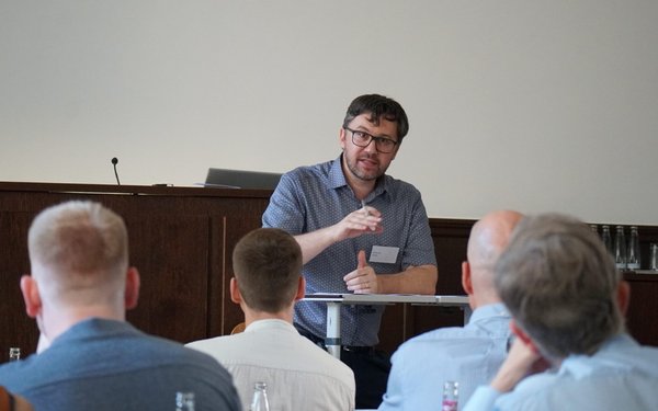Prof. Dr. Grössl bei seinem Vortrag bei der Fachtagung am 26-27. Juni 2026 an der Theologischen Fakultät Paderborn