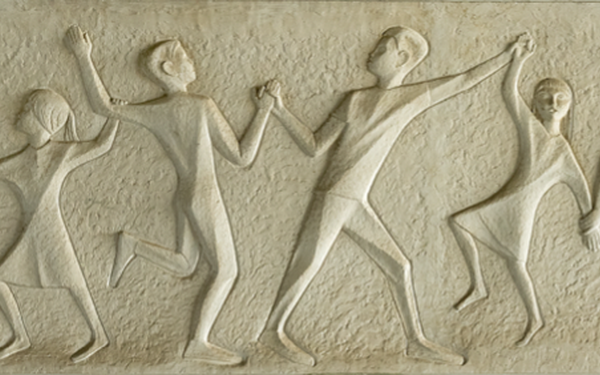 Relief mit tanzenden Kindern aus dem Lehrgebäude der Medizinischen Fakultät