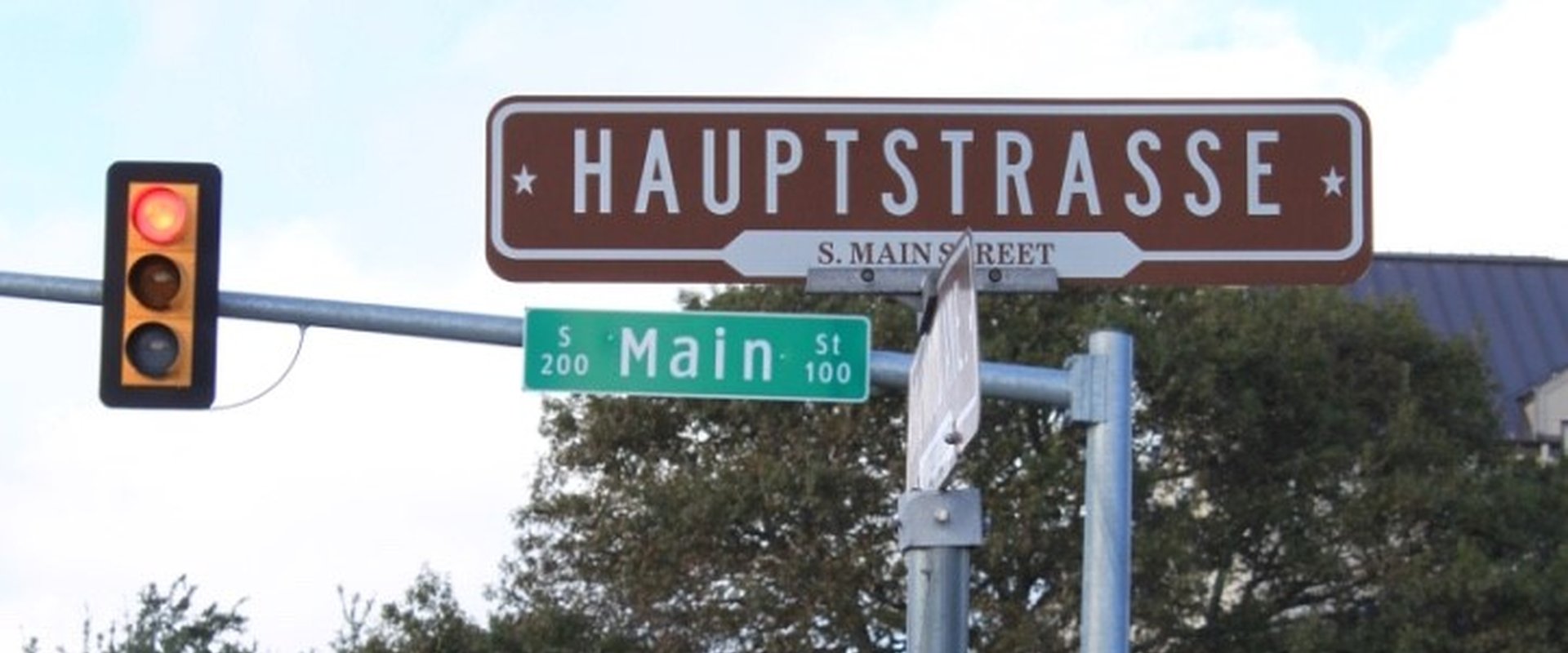 deutschsprachiges Straßenschild in Texas Hill Country