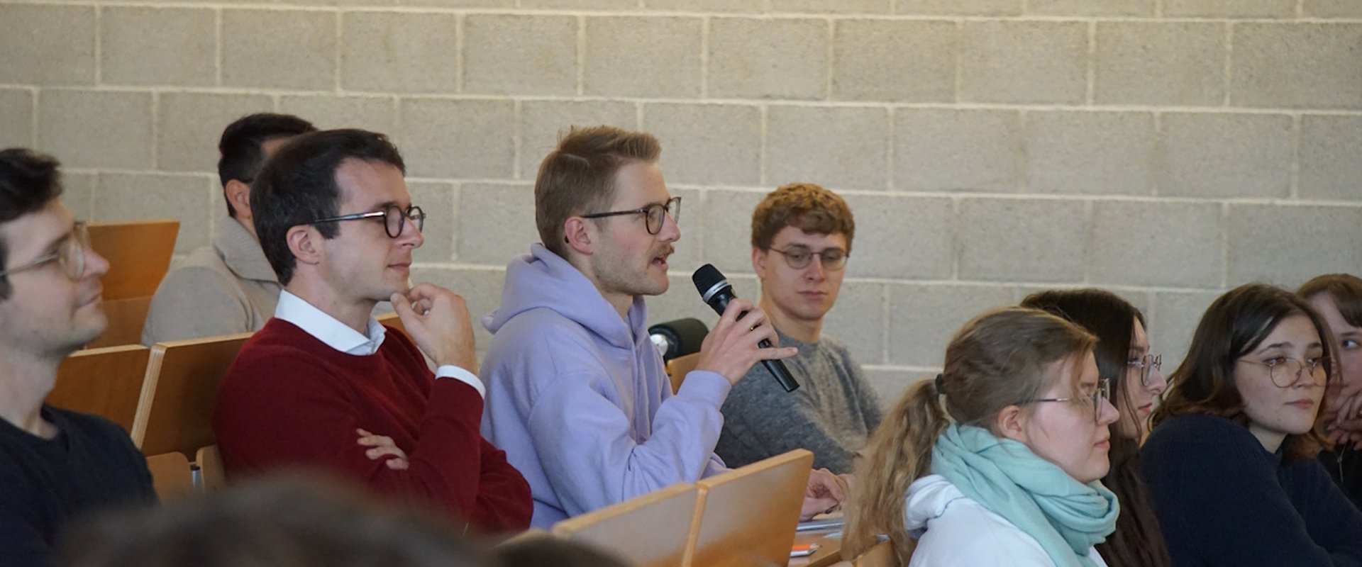 Blick auf das Publikum während Diskussion mit Dr. Hosemann.