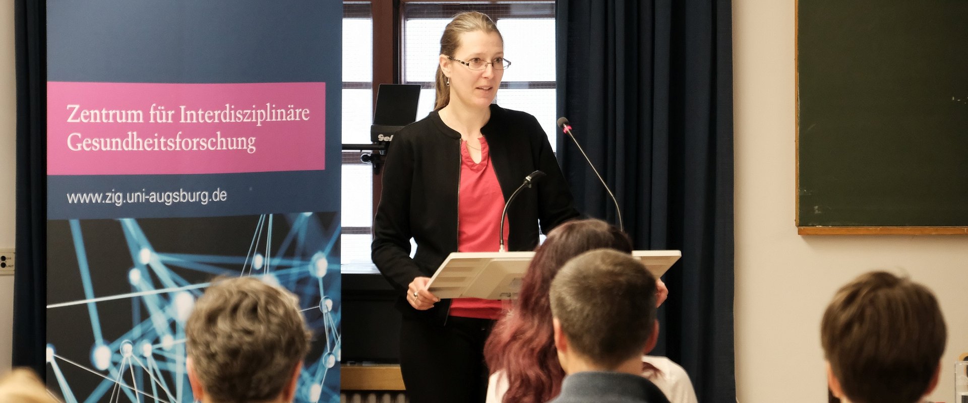 Das Bild zeigt die Dr. Eggerman-Krebs beim 2. Augsburger Gesundheitsdialog