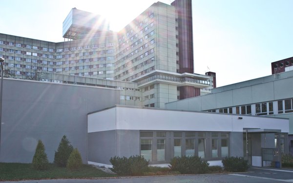 Eingang Universitätsklinikum und Klinik für Strahlentherapie