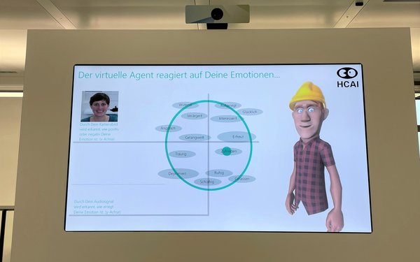 Affect Recognition KI spiegelt Emotionen durch einen virtuellen Agenten