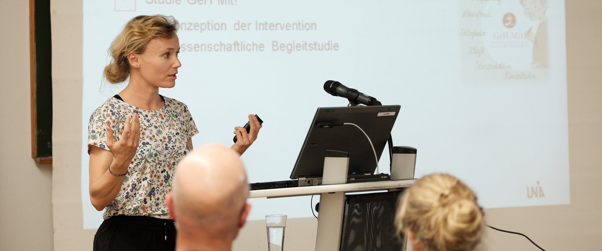 Das Bild zeigt die Rednerin beim 4. Augsburger Gesundheitsdialog