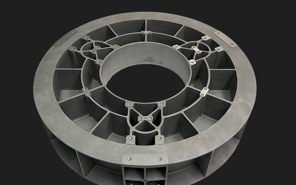 Ein rundes Bauteil aus keramischem Faserverbundmaterial