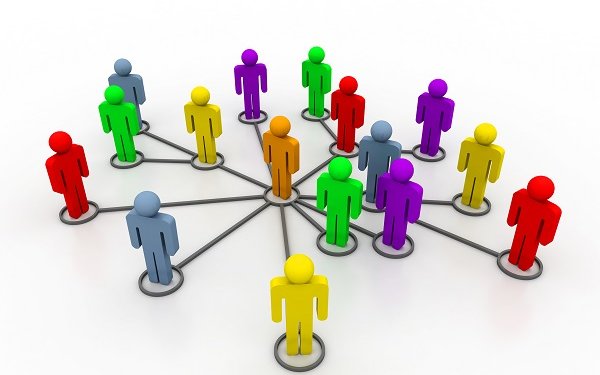 menschliche Spielfiguren als Netzwerk aufgestellt