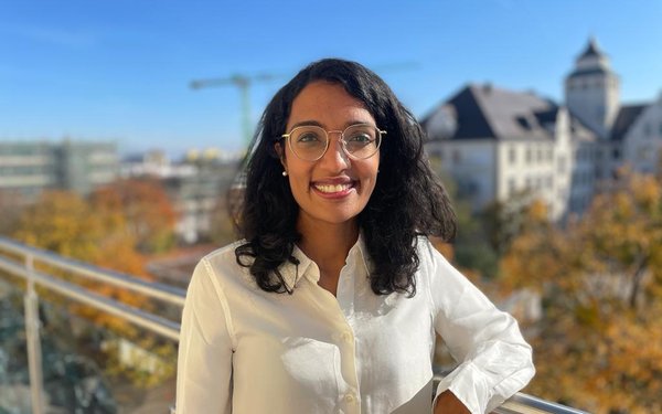 Portrait Frau Dr. Ceenu George