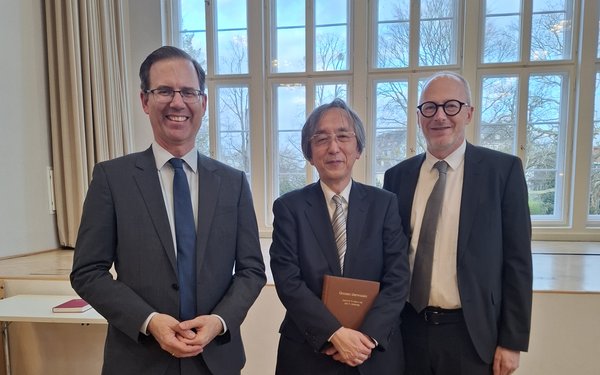 Festschrift��bergabe