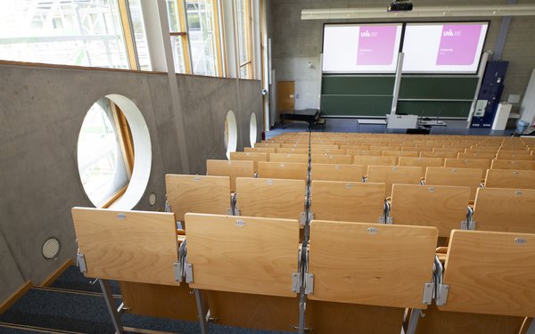 Hörsaal Jura leer