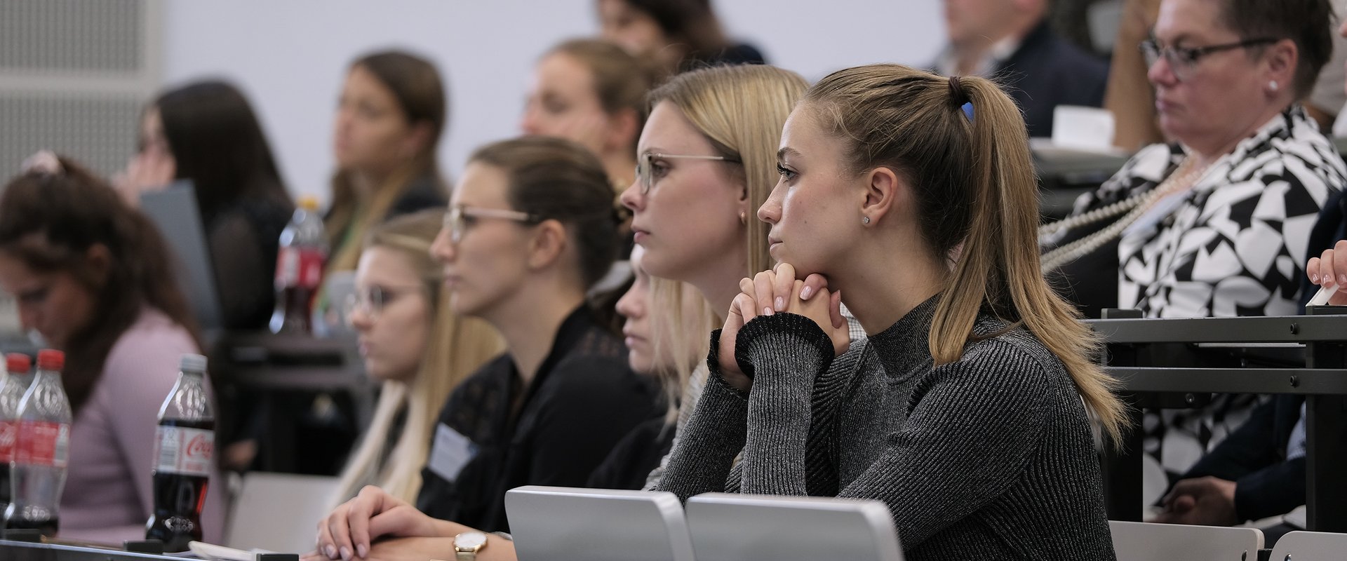 Audience of 4. AUXMT