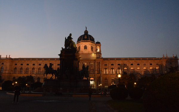 Statue von Maria Theresia vor dem Naturhistorischen Museum in Wien