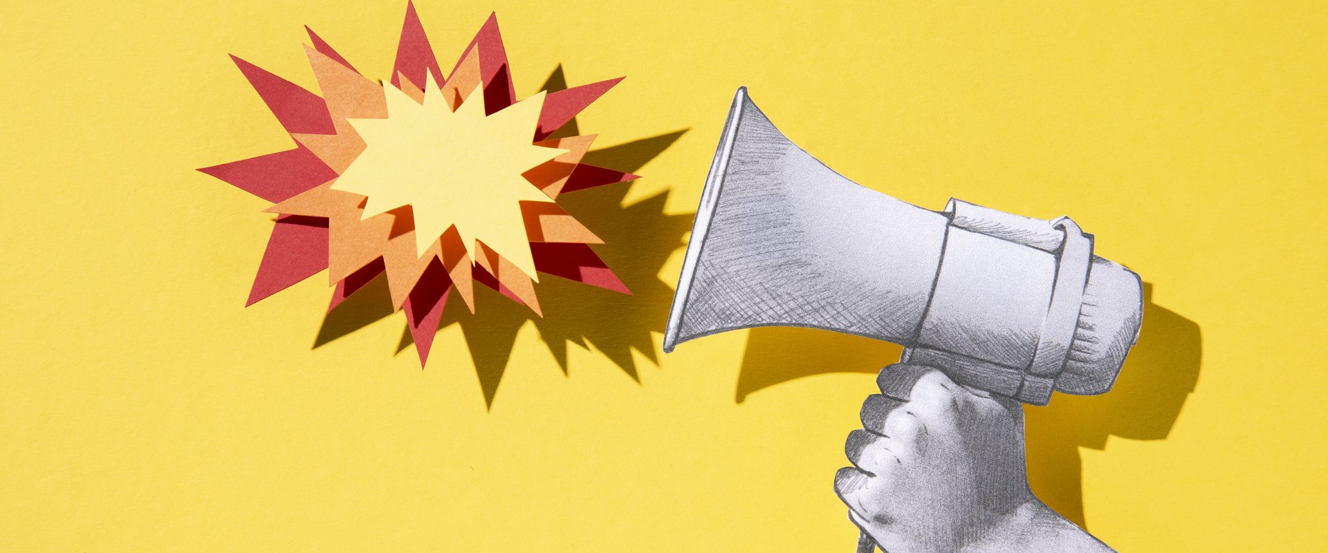 Abbildung eines in einer Hand gehaltenes Megaphones