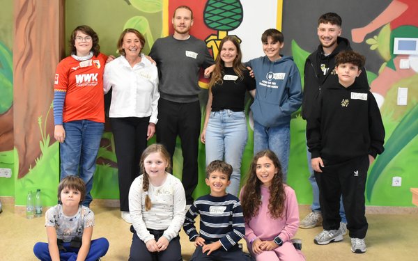 Gruppenfoto der Teilnehmer von "Anpfiff für die Haut"