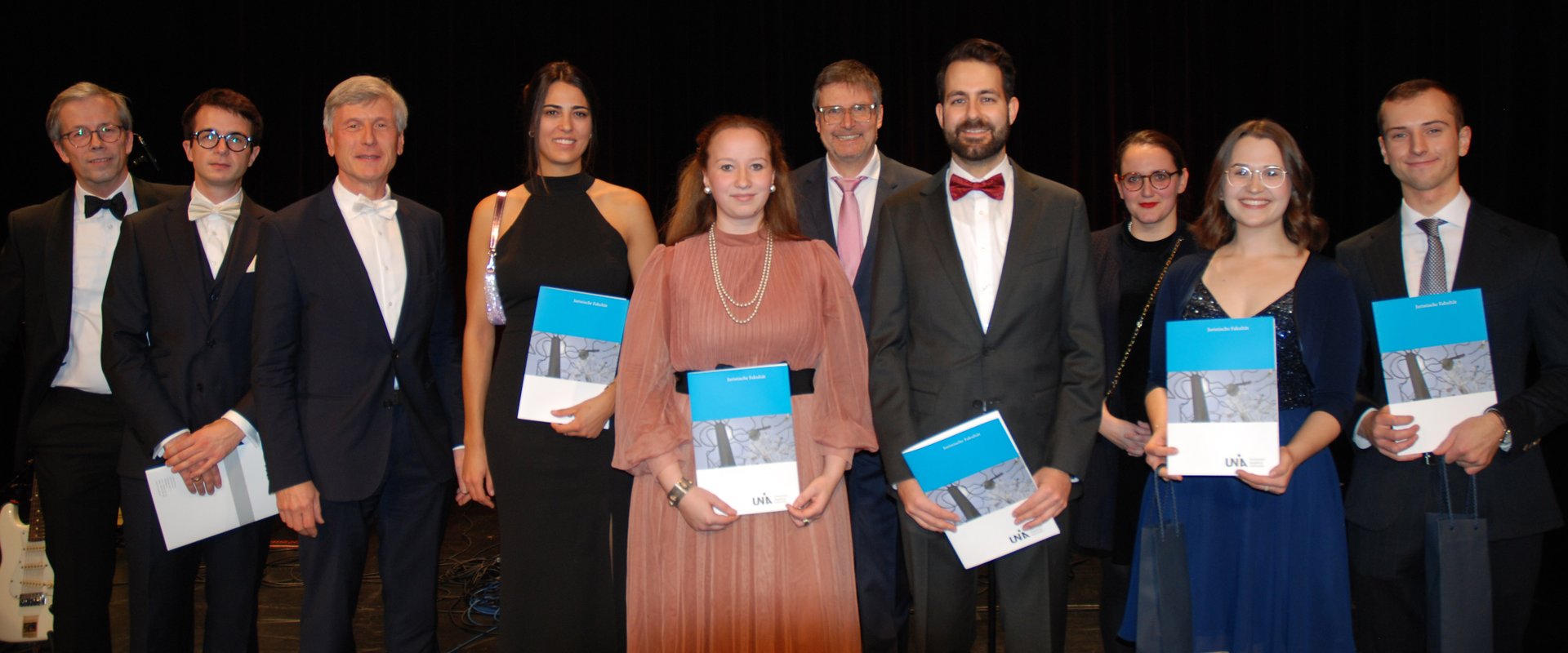 Preistr?gerinnen und Preistr?ger beim Juraball 2025