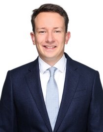 Porträt Dr. Julian Dust