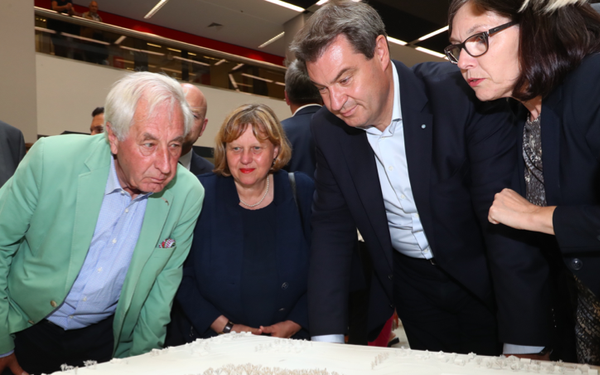 Foto des Besuchs von Ministerpräsident Söder