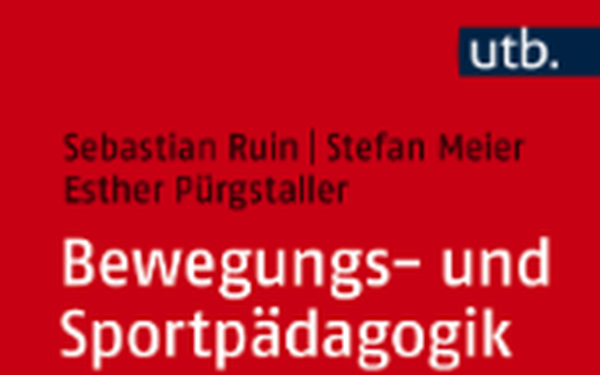 Per Video aufgezeichnete Kinder, die kopfber an einer Stange h?ngen