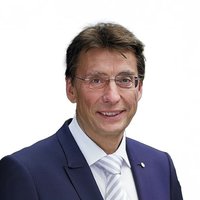Portraitfoto von Rechtsanwalt Dr. Ludwig Kronthaler