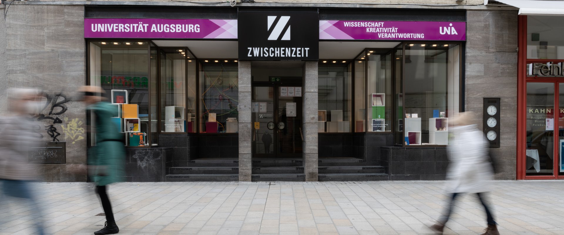 Die Außenansicht des Pop-up-Stores der Universität Augsburg in der Zwischenzeit.