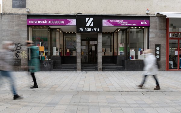 Die Außenansicht des Pop-up-Stores der Universität Augsburg in der Zwischenzeit.