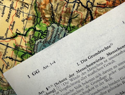 How the German state must adapt its fundamental rights protection obligations in development co-operation to international law – extraterritorial protection obligations and their development in the context of cooperation with South Africa.