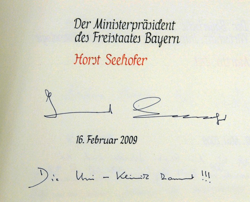 Ministerpräsidenten Horst Seehofers Eintrag im Goldenen Buch der Stadt Augsburg