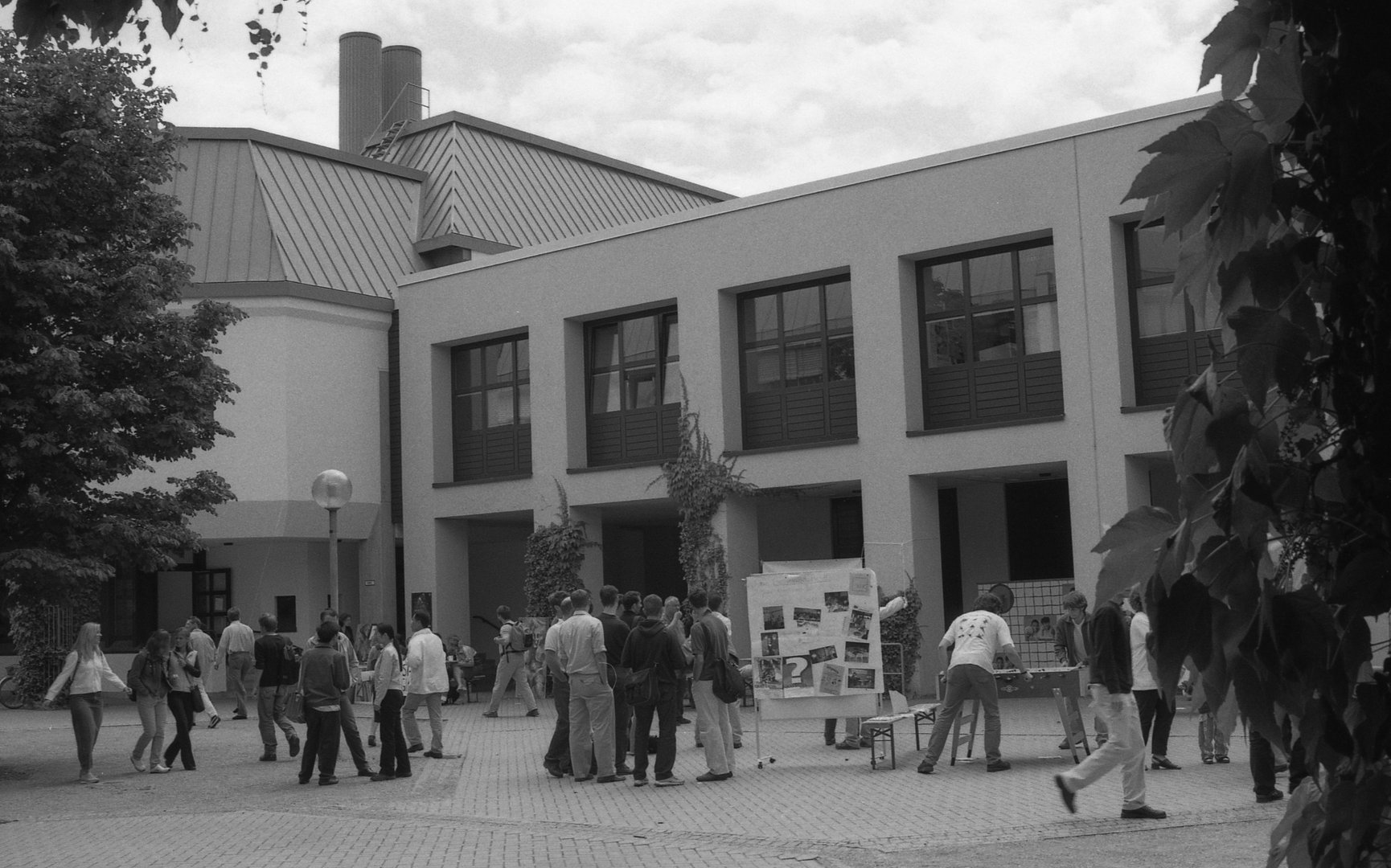 Aktivitäten auf dem Campus im Rahmen des Tages der Universität am 12. Juli 2002