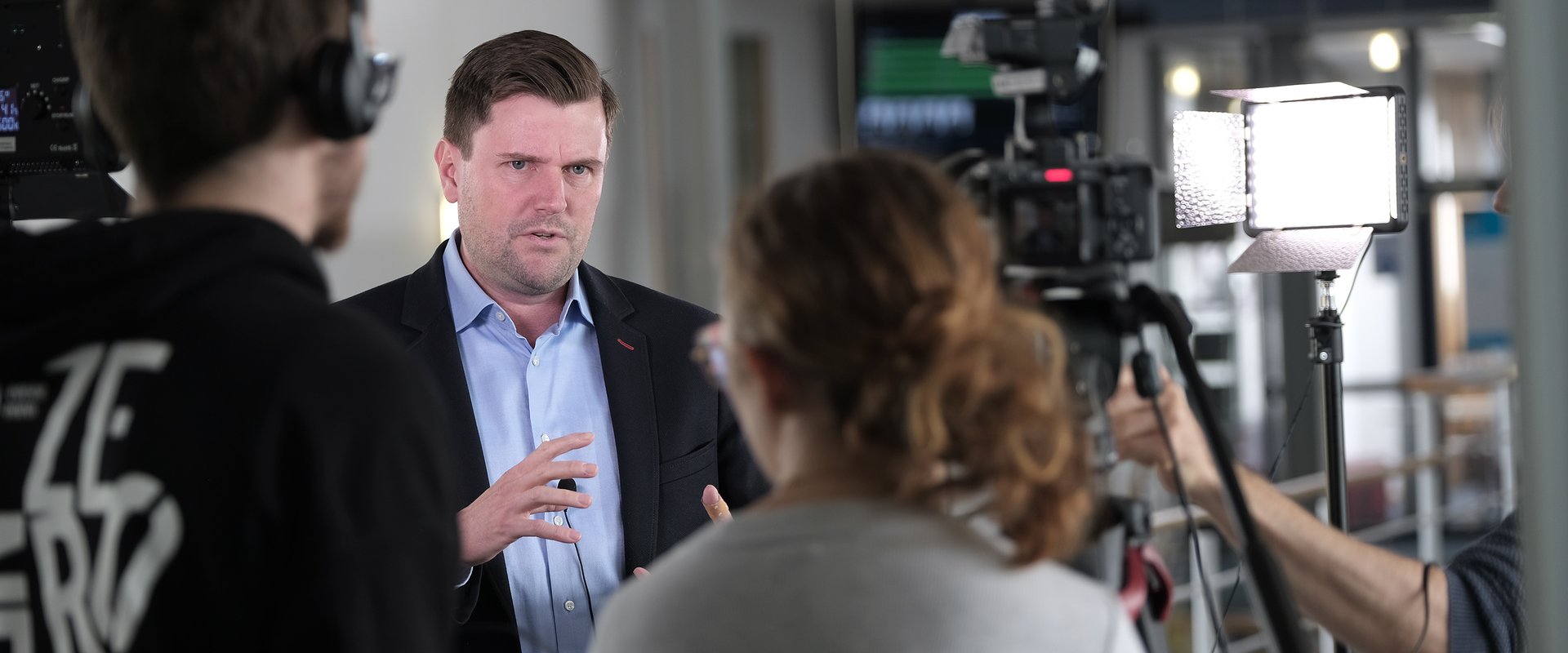 Tom Lurtz giving an interview at 4. AUXMT