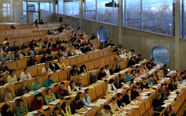 Blick in Hörsaal der Juristischen Fakultät