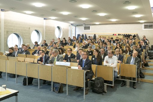 Blick in den Hörsaal zum Publikum
