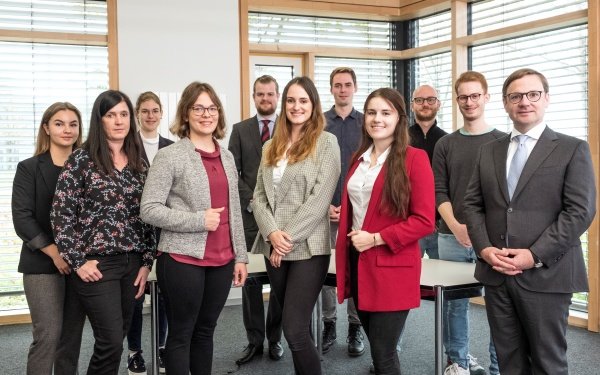 Gruppenbild des Lehrstuhlteams von Professor Wollenschlaeger