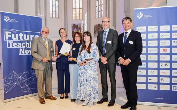 Preisverleihung an PD Dr. Dr. h.c. Karoline Hillesheim und Team von der Universität Augsburg.